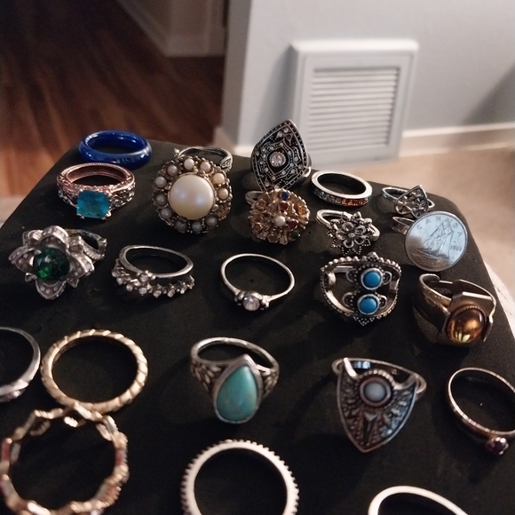 Lot of 27 fashion and vintage rings - Picture 3 of 4